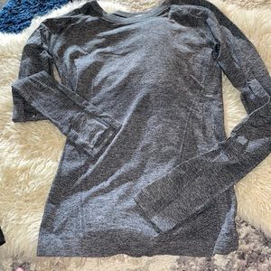 Ladies Athleta Long Sleeve Pullover Top Size XS